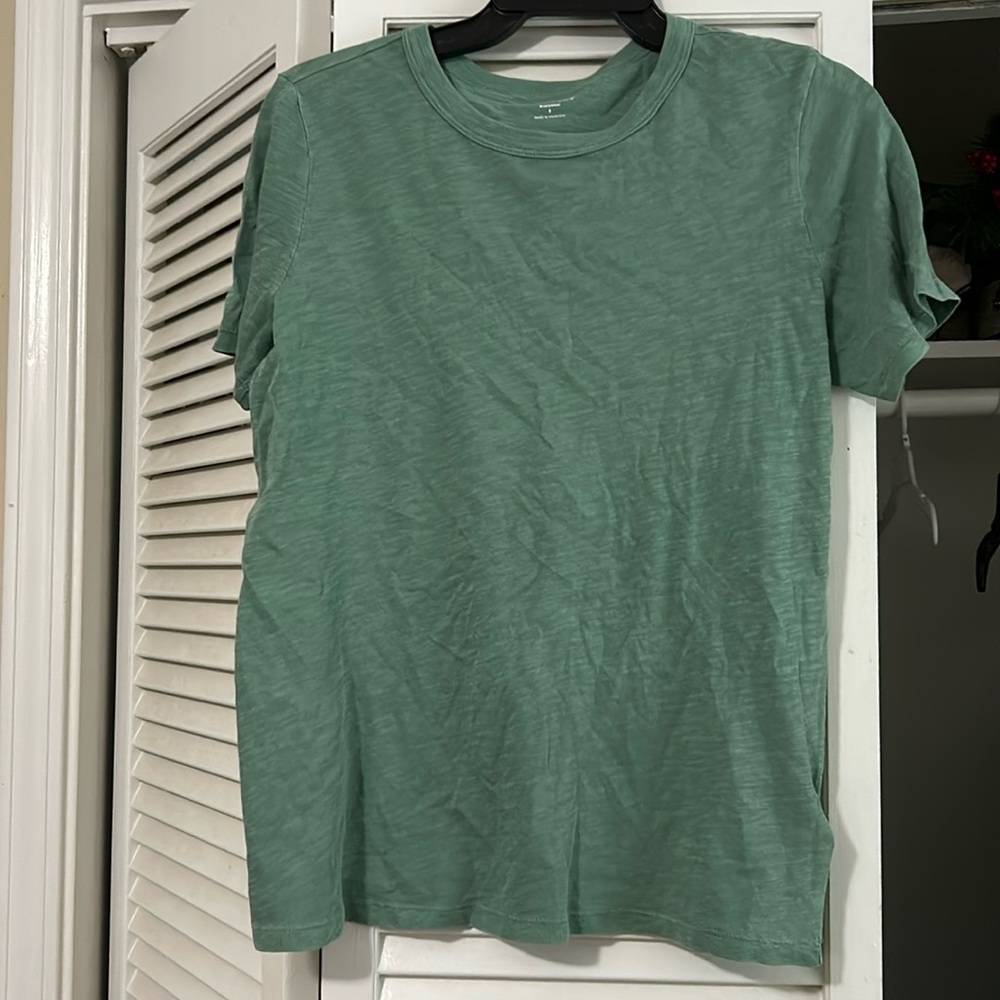 Old Navy Small Sage Green T-Shirt (Never Worn)